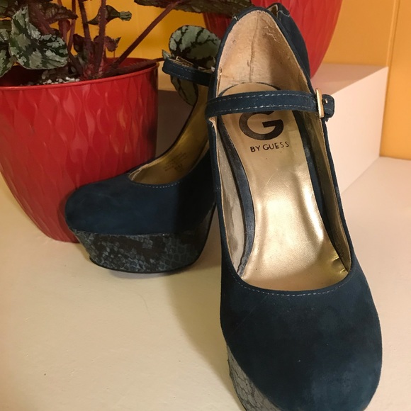 Guess Teal Snakeskin Pumps - Picture 2 of 4